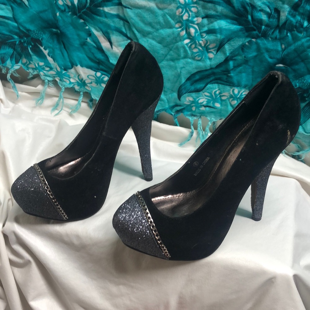 Black silver chain link platform heels needs repair sz 6